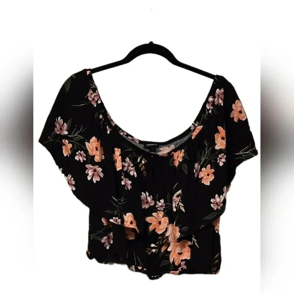 Torrid, Size 1X, Black Floral Crop Blouse - Picture 11 of 14